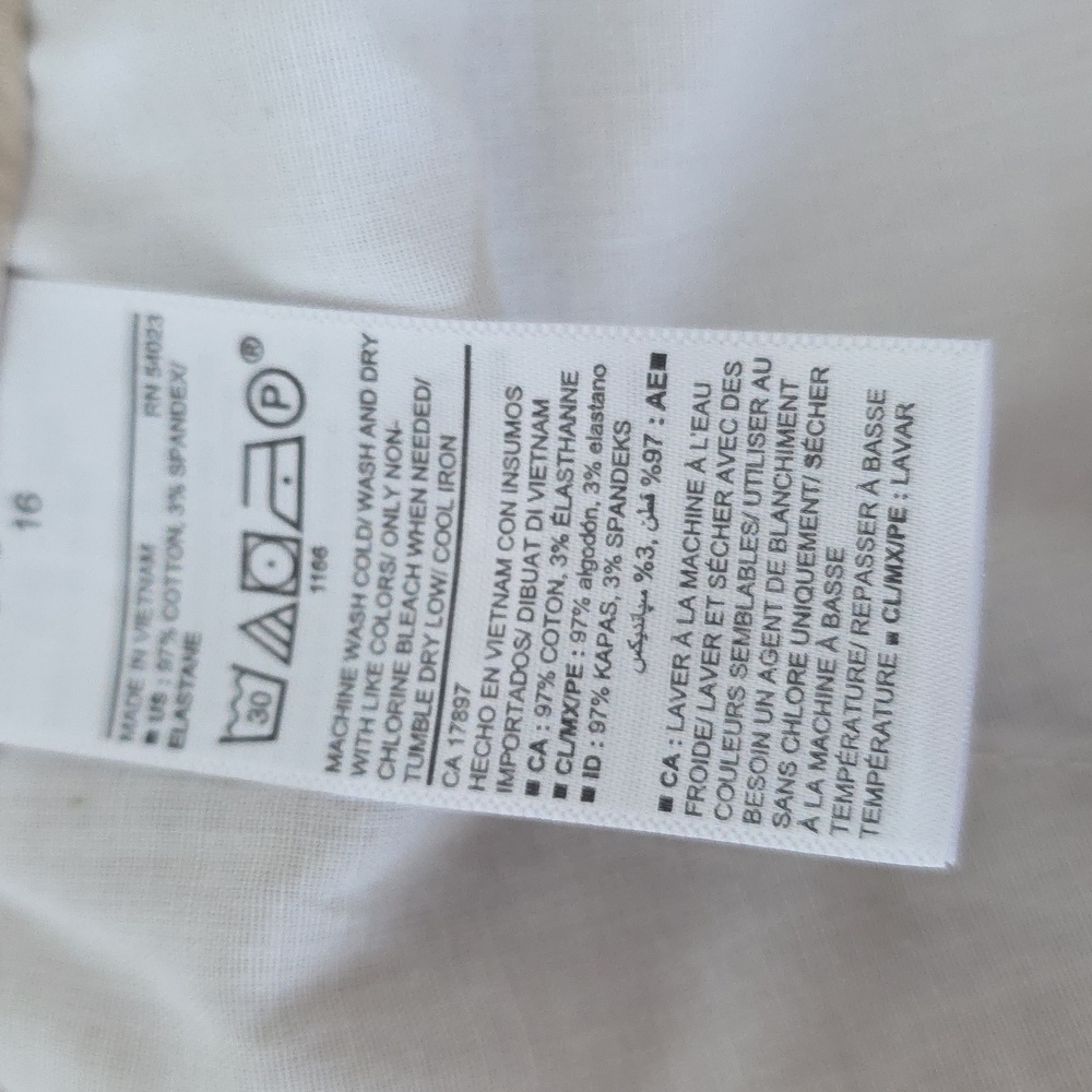 Old Navy Womens Khaki Shorts Size 16 - Picture 3 of 4